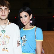 Duh Mesranya! Simak Tampilan Dua Lipa dan Anwar Hadid yang Penuh Warna Saat Kencan