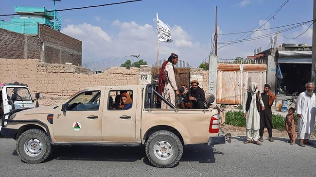 Gerilyawan Taliban dilaporkan membakar sebuah taman hiburan di Provinsi Sheberghan, Afghanistan gara-gara sebuah patung.