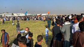 FOTO: Taliban Datang dan Eksodus Ribuan Warga Afghanistan