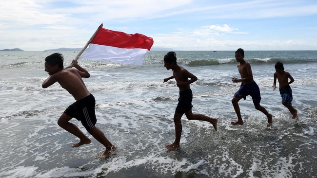 Dua hari sebelum puncak HUT ke-77 RI, mantan Panglima GAM pada peringatan 17 Tahun Perdamaian menyatakan tahun ini Bendera Aceh sudah dimungkinkan berkibar.