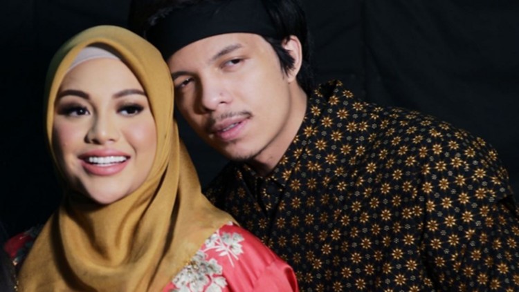Gaya Aurel Hermansyah dan Krisdayanti di Video Klip This is Indonesia Gaya Aurel Hermansyah dan Krisdayanti di Video Klip This is Indonesia