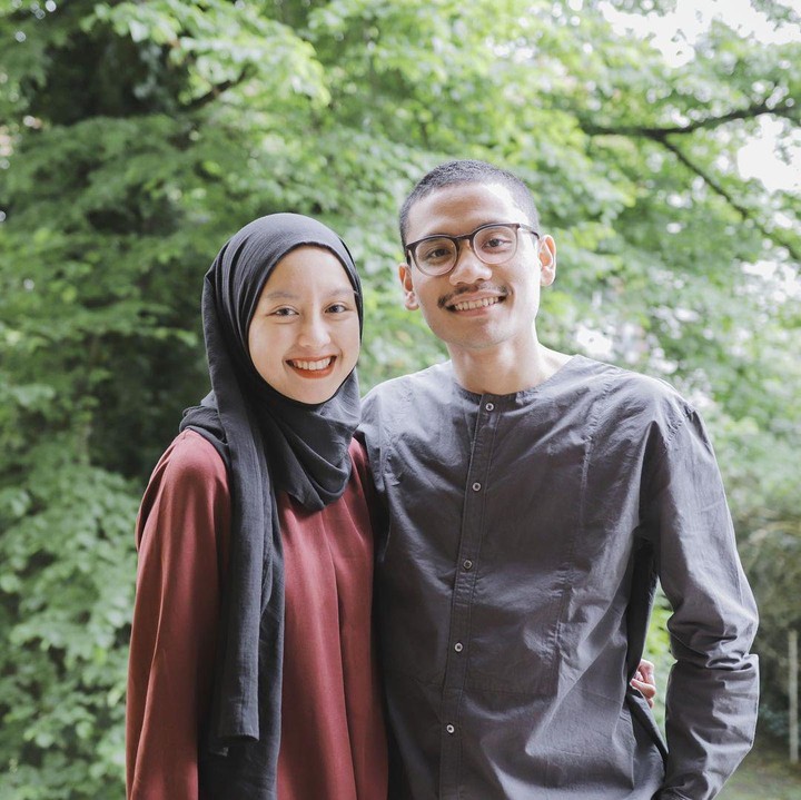 <p>Gita pun memang tak berniat jadi seorang ibu dan tak merasa wajib melakukannya. Meski begitu, hal tersebut tak membuat hubungannya dan Paul memburuk. Justru, meski sudah tiga tahun menikah, keduanya terlihat bahagia dan selalu mesra, Bunda. (Foto: Instagram @gitasav)</p>