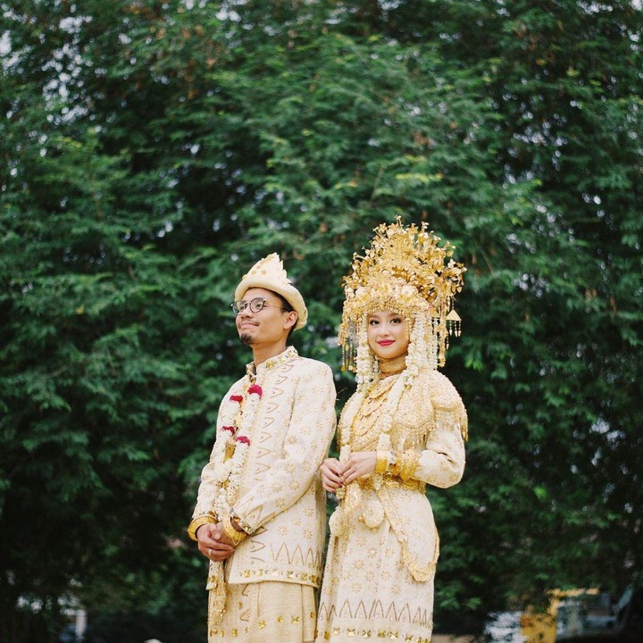 <p>Gita Savitri Devi dan sang suami, Paul Andre Partohap merupakan pasangan Youtuber yang menikah pada 4 Agustus 2018, Bunda. (Foto: Instagram @gitasav)</p>