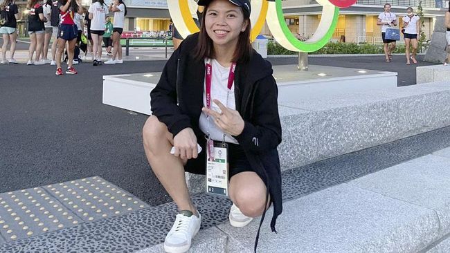 Beberapa waktu lalu Jokowi membeli sneaker buatan lokal Fine Counsel dari Greysia Polii. Yuk kenali lebih jauh tentang sneaker buatan lokal ini.