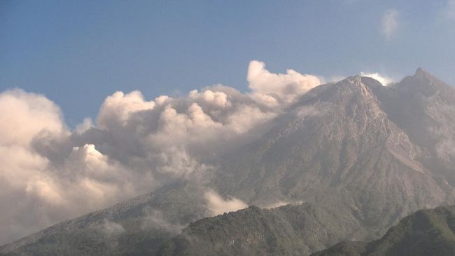 BRIN mengungkap misteri benda bercahaya yang melintasi Gunung Merapi, yang jelas bukan UFO atau makhluk gaib.