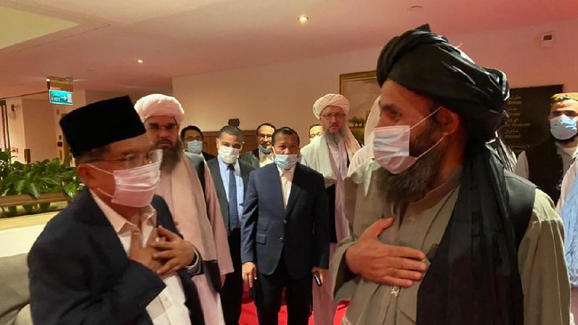 Mullah Baradar merupakan salah satu pendiri Taliban dan kerap menjadi wajah perwakilan kelompok tersebut saat berunding dengan pihak asing.
