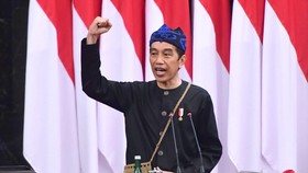 Netizen Bereaksi Saat Jokowi Pakai Baju Adat Baduy