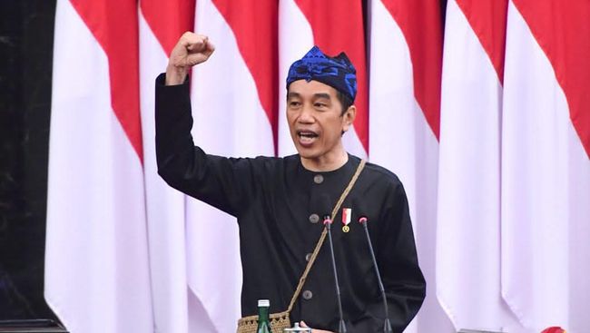 Presiden Joko Widodo (Jokowi) memakai baju adat Suku Baduy di sidang tahunan MPR/DPR 2021 pada Senin (16/8).
