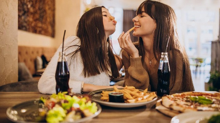 Jadi Konsumsi Setiap Hari, Ternyata Deretan Makanan yang Ini Bisa Mempercepat Proses Penuaan Dini! Nggak Nyangka Banget Jadi Konsumsi Setiap Hari, Ternyata Deretan Makanan yang Ini Bisa Mempercepat Proses Penuaan Dini! Nggak Nyangka Banget