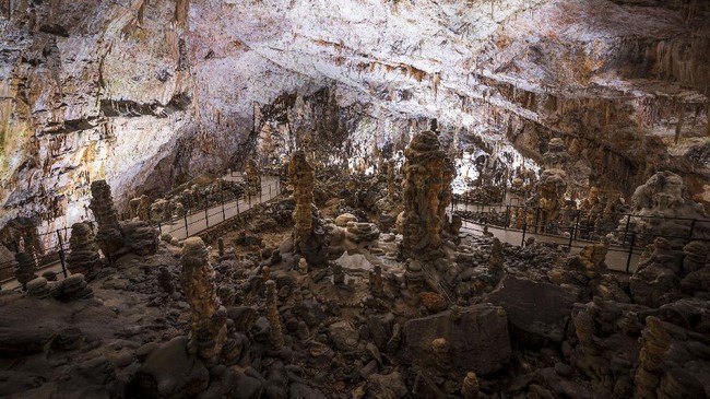 FOTO: Menelisik Labirin Bawah Tanah Slovenia