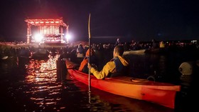 FOTO: Menikmati Konser Musik dari Atas Perahu kala Pandemi