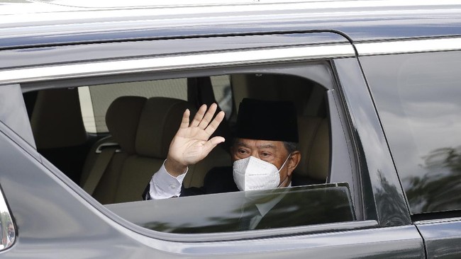 Mantan PM Malaysia Muhyiddin Yassin dibebaskan dengan jaminan 2 juta ringgit atau setara Rp6,8 miliar pada Jumat (10/3), usai didakwa kasus korupsi.