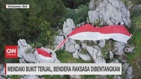 VIDEO: Sambut HUT RI, Bendera Jumbo Dikibarkan