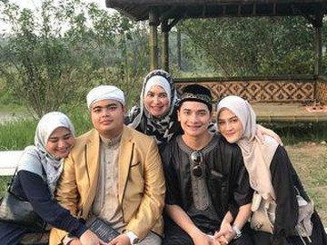 Ameer Azzikra Perlihatkan Kedekatan Putra Alvin Faiz dengan Sang Istri