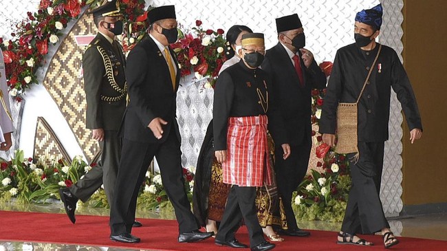 Presiden Jokowi menganggarkan dana perlindungan sosial dalam RAPBN 2022 senilai Rp427,5 triliun.