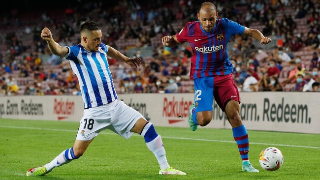 Kecemerlangan Martin Braithwaite di laga pertama Barcelona memancing kreativitas netizen yang menyebut pemain Denmark tersebut sebagai pengganti Lionel Messi.