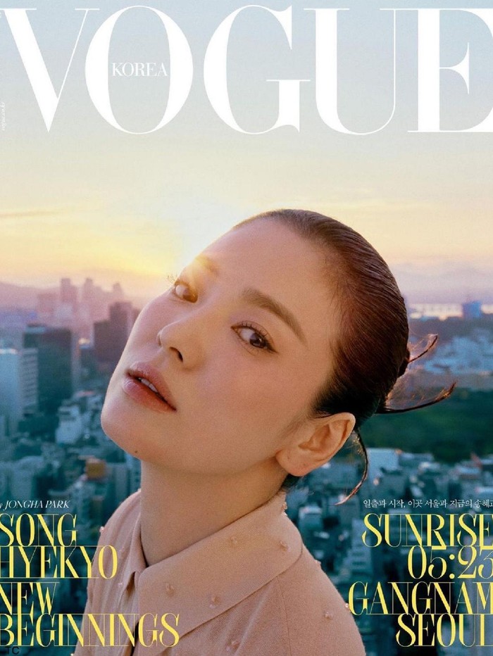 Dalam foto close-up ini, Song Hye Kyo memamerkan kecantikannya yang alami. Dengan rona yang pas di pipi dan juga bibir, makeup natural ala Song Hye Kyo ini bisa kamu tiru, Beauties!/Foto: Jongha Park