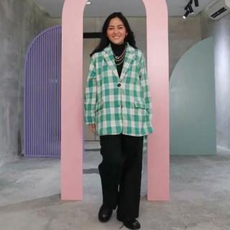 Style Rachel Vennya, Xabiru & Chava Saat Catwalk Bareng Kece Abis! Rachel Vennya membagikan sebuah video catwalk bareng kedua anaknya dengan style yang kece. Yuk intip!