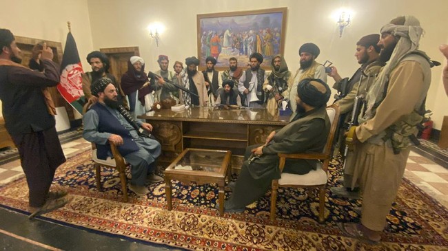Para pemimpin komunitas Syiah di Afghanistan menuntut agar perwakilan mereka dimasukkan dalam pemerintahan baru yang dibentuk Taliban.