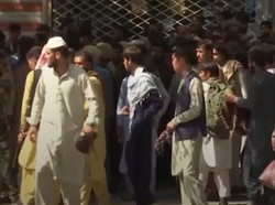 Taliban Masuki Kabul, Warga Ramai-ramai Tarik Uang dari Bank