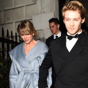 Jarang Pamer Kemesraan! Intip Potret Gaya Stylish Taylor Swift dan Joe Alwyn Saat Berkencan