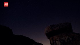 VIDEO: Timelapse Hujan Meteor Perseid di Dekat Gaza