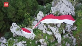 VIDEO: Bendera Merah Putih Raksasa 45 x 4 Meter Dibentangkan