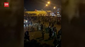 VIDEO: Warga Berebut Tinggalkan Afghanistan, Bandara Penuh
