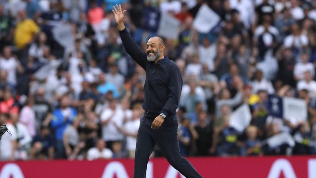 Tottenham Hotspur resmi memecat pelatih Nuno Espirito Santo pada Senin (1/11) sore WIB, dua hari usai kekalahan telak dari Manchester United.
