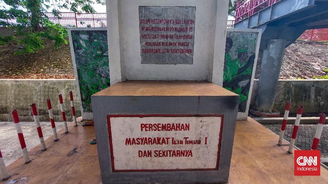 Tugu 5 Hari 5 Malam di Palembang terbaikan dan jauh dari pandangan akibat pembangunan LRT. Padahal itu monumen pertempuran sengit yang sangat krusial.