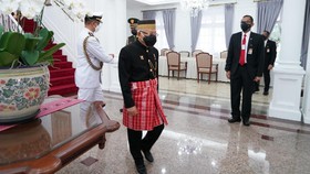 Ma'ruf Amin Pakai Busana Adat Mandar Sulbar di Sidang Tahunan