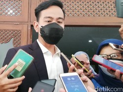 Gibran Ungkap Alasan Hapus Coretan Orang Miskin Dilarang Sakit di Solo