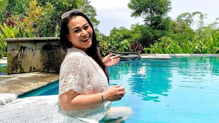 Cantik Indonesia, Zoya Amirin