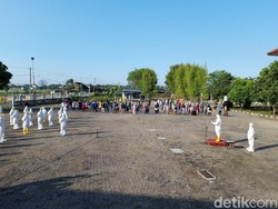 Ganjar Upacara Bersama Nakes-Pasien di Lokasi Isolasi COVID Donohudan