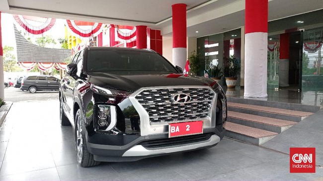 Gubernur dan Wakil Gubernur Sumbar memastikan anggaran yang digunakan membeli mobil dinas tidak mengganggu penanganan pandemi covid di daerahnya.