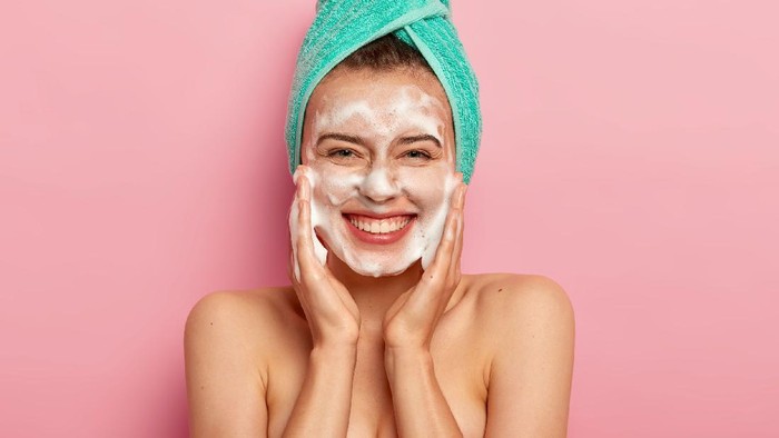 Nggak Bikin Kulit Kering, Ini Pilihan Pembersih Muka Lokal Tanpa SLS yang Patut Dicoba Nggak Bikin Kulit Kering, Ini Pilihan Pembersih Muka Lokal Tanpa SLS yang Patut Dicoba