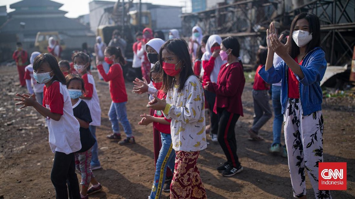 FOTO: Selebrasi Nasionalisme Sederhana di Pesisir Jakarta