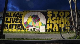 FOTO: Kritik Lewat Mural, Dinding-dinding yang 'Melawan'