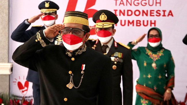 Mahfud MD menegaskan pernikahan Anwar Usman dan Idayati juga dibenarkan oleh agama ataupun hukum.
