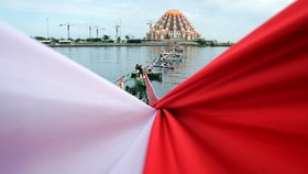 Bupati Aceh Barat Tegur Kepala Kantor Pasang Bendera Terbalik