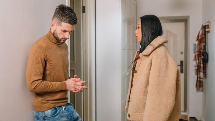 5 Alasan yang Bisa Jadi Penyebab Kenapa Kamu Bisa Dighosting Si Dia, Ada yang Karena Minder?