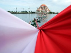 Momen Perayaan HUT Ke-76 RI di Laut Makassar