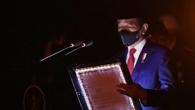 Jokowi Pimpin Apel Kehormatan dan Renungan Suci di TMP Kalibata