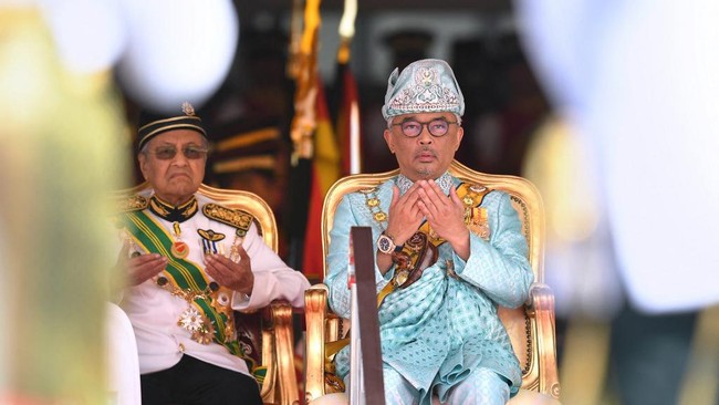 Raja Malaysia mengundang pemimpin sejumlah partai politik ke istana guna membicarakan kandidat PM pengganti Muhyiddin Yassin.
