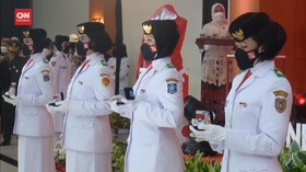 VIDEO: Istana Beri Koin Emas ke 68 Anggota Paskibraka 2021