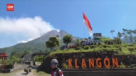 VIDEO: Bendera Merah-Putih Raksasa Berkibar di Lereng Merapi
