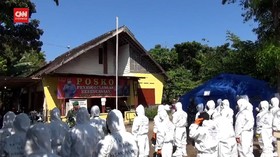VIDEO: BerAPD Lengkap, Tim Kubur Cepat Covid-19 Gelar Upacara