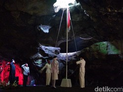 Unik, Upacara HUT RI Dilaksanakan di Dalam Goa