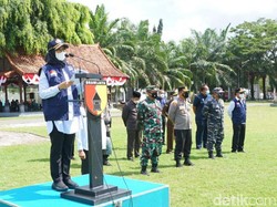 Satgas COVID-19 Banyuwangi Kembali Jemput Pasien Isoman ke Tempat Isoter