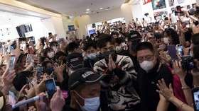 FOTO: Kala Hong Kong Dilanda Demam Boyband Lokal C-pop